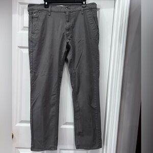 Signature Levi’s Strauss Men’s athletic jeans like new size 38/32